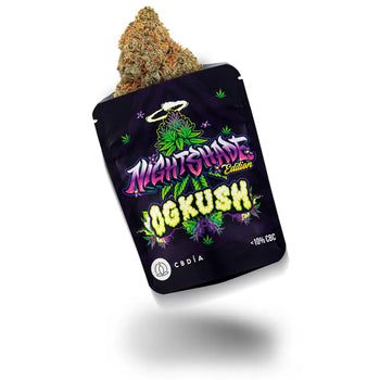 Eine Blüte in einer Verpackung von der Sorte OG Kush